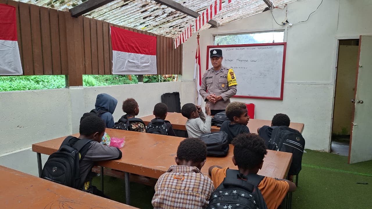 Polsek Tembagapura Hadirkan Kelas Belajar di Honai untuk Anak Papua