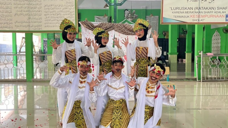 Siswa MTsN 29 Jakarta Timur Tampilkan Tari Si Pengabdi Sarat Pesan Moral Siswa MTsN 29 Jakarta Timur Tampilkan Tari Si Pengabdi Sarat Pesan Moral
