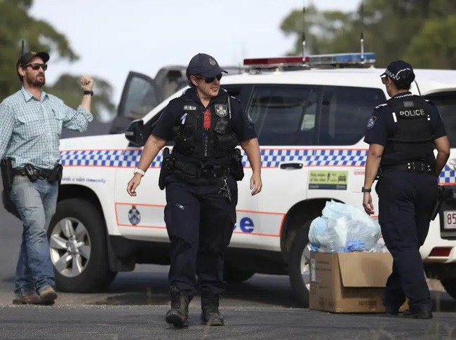 Kejar-kejaran Polisi di Melbourne Berakhir, Mobil Curian Terbalik setelah Tabrak Pohon