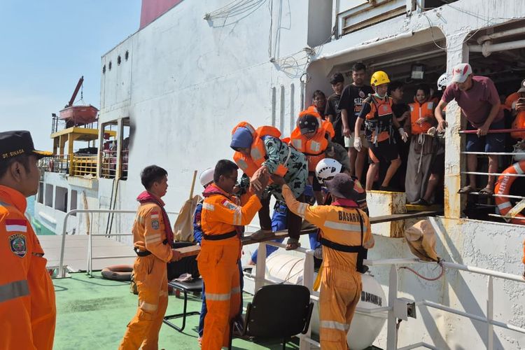KLM Tanjung Bara Tenggelam di Perairan Maluku, Delapan ABK Selamat