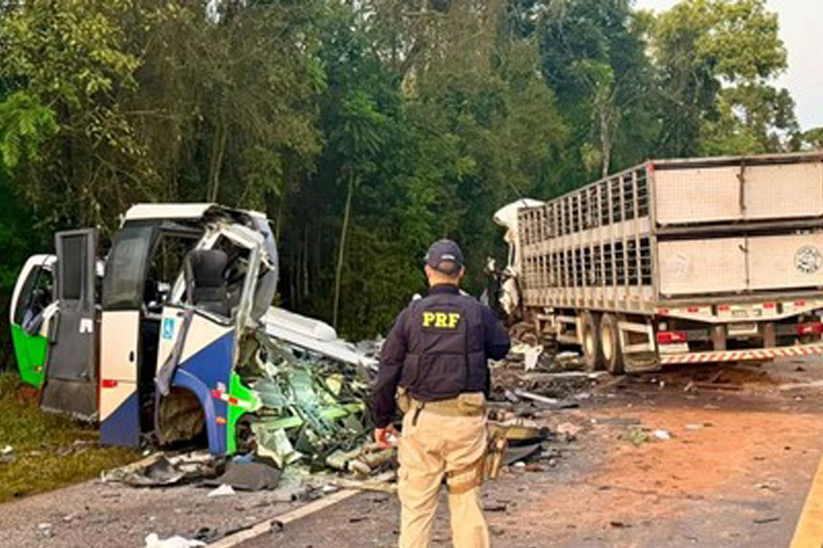 Truk Tabrak Minibus Jemaat Gereja di Zimbabwe, 27 Orang Tewas