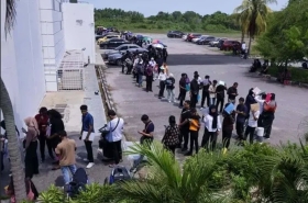 Ribuan Warga Malaysia Antre 2 Km demi Lowongan Kerja Bergaji Rp 15 Juta per Bulan