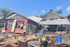 Abrasi Rusak Sejumlah Bangunan di Sungai Nyiur Inhil, Warga Terdampak Mulai Dievakuasi